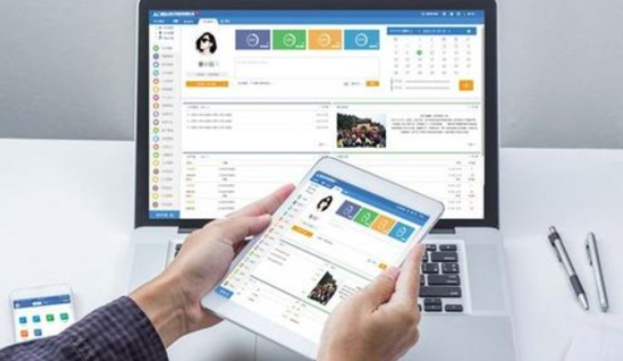 在手机和电脑上协同工作，选择适合的协同软件组合至关重要。本文将为您推荐3-5款表现极佳的软件组合，其中特别关注Pixlr版本，并详细解析它们如何通过云同步实现无缝衔接，满足移动办公的需求。